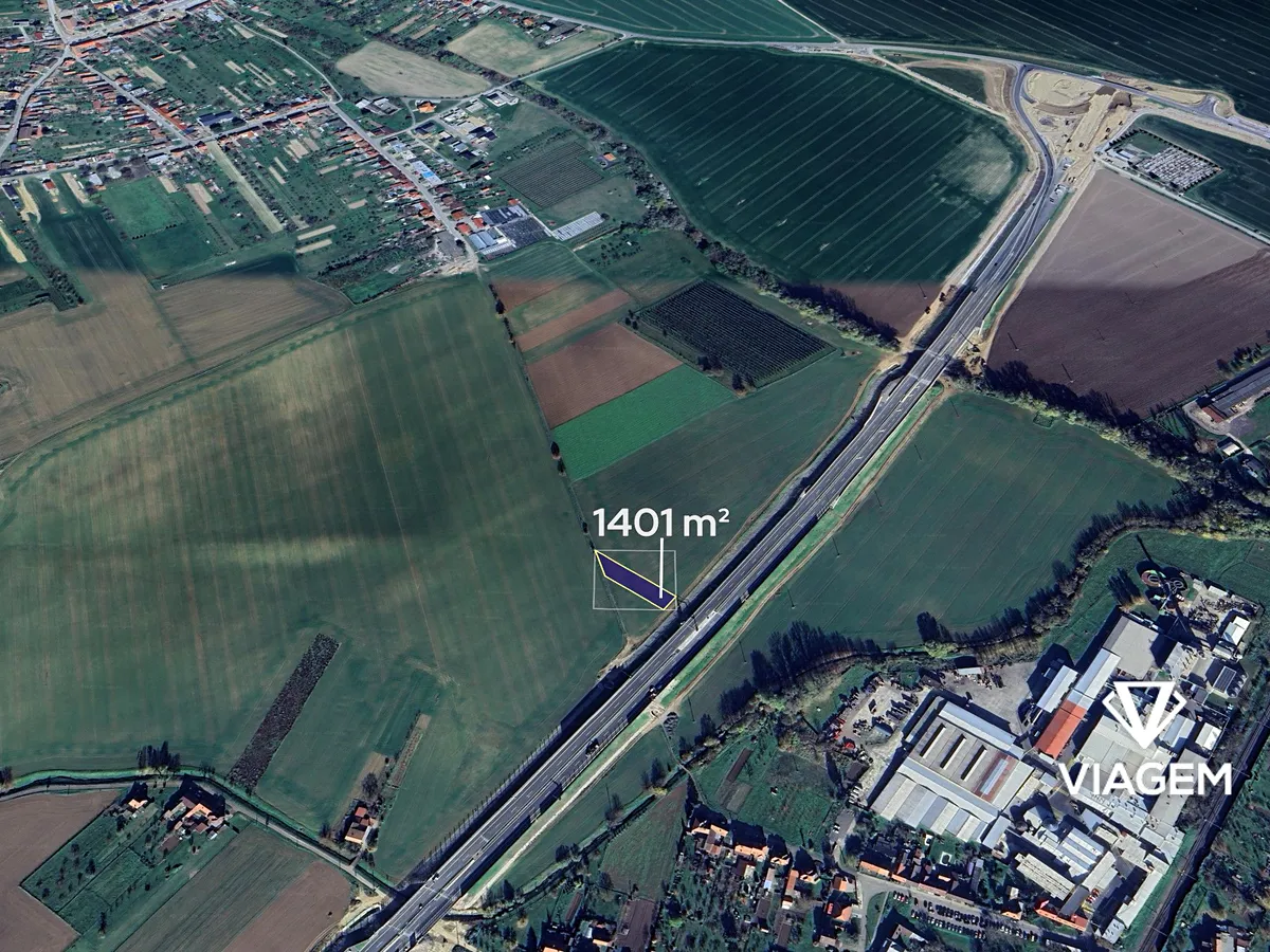 Prodej podílu 3/8 pole 525 m²